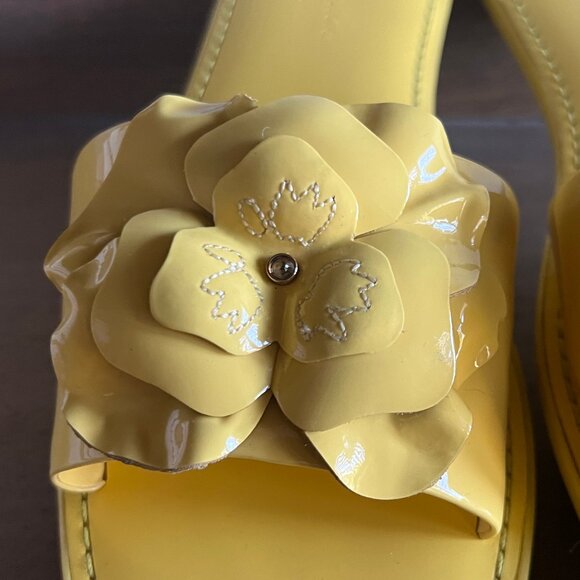 KATE SPADE Santana Flower Slide Sandal in Dandelion Yellow Size 9 NEW - Picture 4 of 9